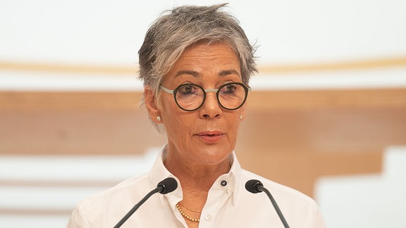 Karin Schmidt-Friderichs spricht während der Eröffnungspressekonferenz der Frankfurter Buchmesse 2022.