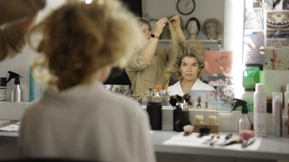 Anke Engelke als Mutter in einer Szene des Films "Mutter" 