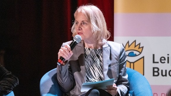 Astrid Böhmisch, die Direktorin der Buchmesse Leipzig, setzt sich für ein geschärftes, gesellschaftliches und politisches Messeprogramm ein