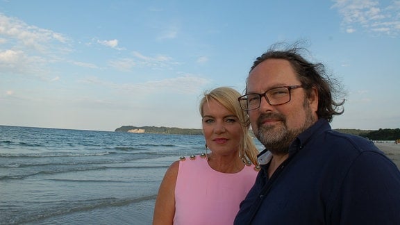 Mann und Frau am Meer