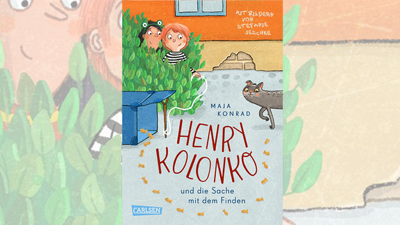 Kinderbuchcover zeigt zwei Kinder im Gebüsch, die eine Katze beobachten.