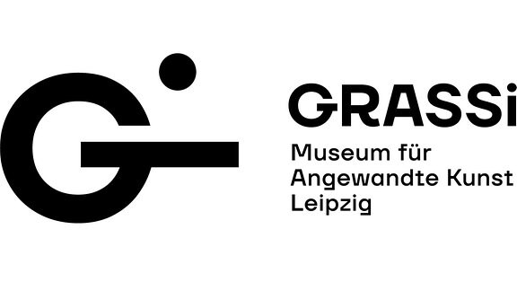 Schwarz auf weißem Grund: Ein stilisiertes G, daneben steht "Grassi / Museum für Angewandte Kunst Leipzig"