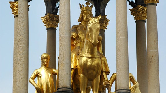 Goldener Reiter Kaiser Otto I. auf dem Alten Markt in Magdeburg