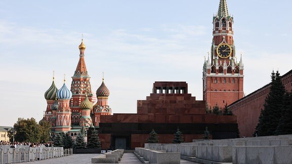 Roter Platz mit Lenin-Mausoleum in Moskau