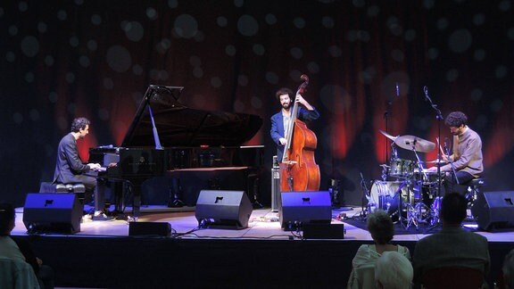 Das Jazz-Trio Shalosh mit Gadi Stern, David Michaeli und Matan Assayag in der Philharmonie Essen 2021