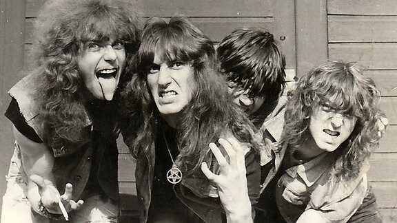 Vier langhaarige Mitglieder der in der DDR bekannten Heavy-Metal-Band Mad.