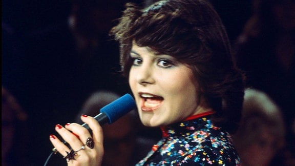 Schlagersängerin Marianne Rosenberg singt in den 70er-Jahren bei der ZDF-Hitparade.