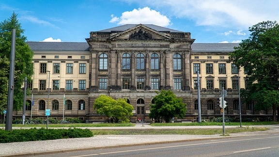 Außenfassade der Musikhochschule in Dresden 