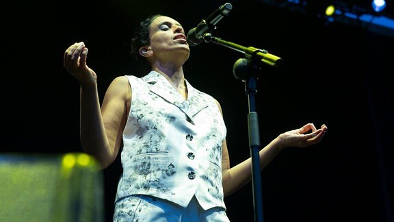 Die israelische Sängerin NOA während ihres Auftritts beim 11. Festival, Royal Palace Jazz in Madrid.