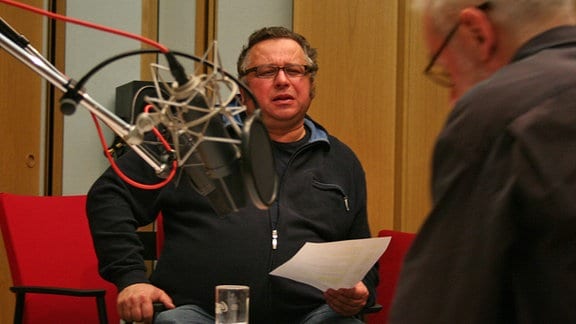 Hilmar Eichhorn und Herbert Fritsch (re.) bei der Hörspielproduktion "Nackt in Berlin" am 09.01.06.