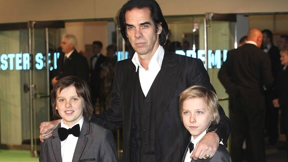 Nick Cave und seine Söhne Arthur und Earl, 2012
