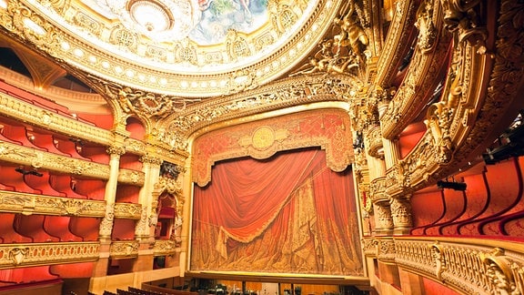 Blick in den prachtvollen Saal der Pariser Oper