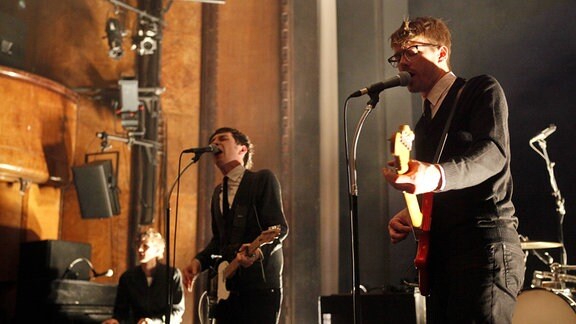 Sänger und Gitarrist Andreas Spechtl Mitte, Bass und Gesang Stefan Pabst rechts, Klavier und Gesang Christian Treppo links