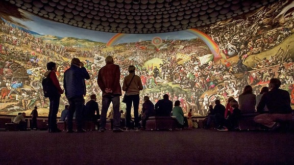 Blick in den Bildsaal des Panorama Museums mit dem Monumentalgemälde von Werner Tübke