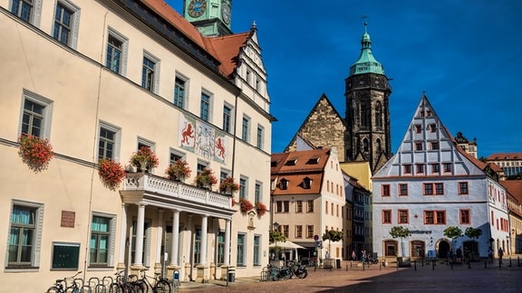 Der Marktplatz in Pirna mit Rathaus und Canalettohaus