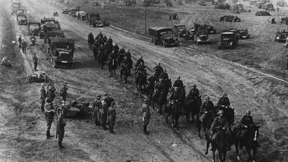 Deutsche Truppen beim 1939 beim Vormarsch nach Polen.