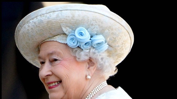 Die Queen mit Hut.