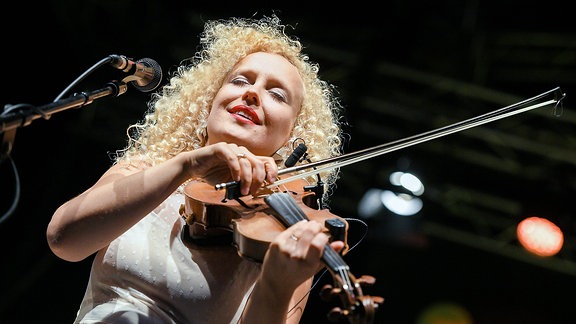 Curly Strings (EST) mit den Thüringer Symphonikern Saalfeld-Rudolstadt auf der Großen Bühne auf der Heidecksburg beim Rudolstadt Festival 2018