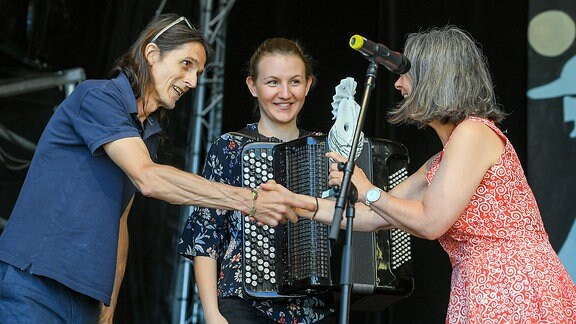 Dine Doneff und Maria Dafka bekommen auf dem Rudolstadt-Festival 2018 den RUTH-Förderpreis