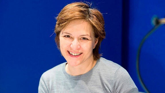 Martina Gedeck als Sprecherin in "Saal 101" - dem Dokumentationshörspiel zum NSU-Prozess