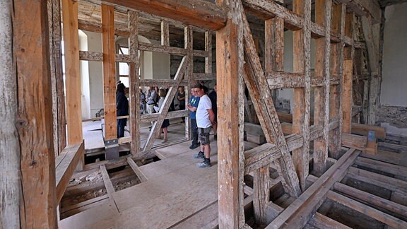 Der Stand der Eine Baustelle auf Schloss Friedenstein, frei liegende Balken