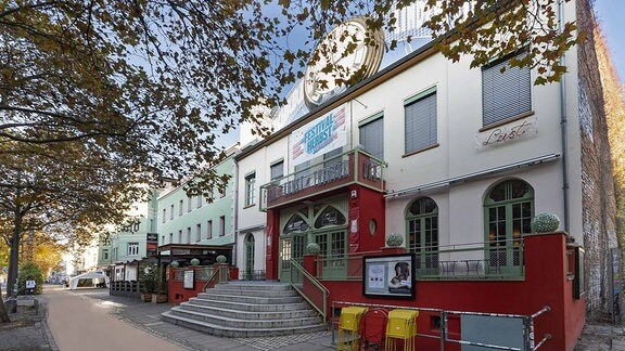Die Schaubühne Lindenfels in Leipzig: seitliche Außenansicht