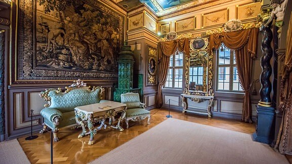 Das Prunkzimmer, Schlafkabinett aus der Zeit des Barock mit Bettalkoven im Schloss Burgk an der Saale