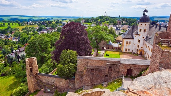 Die Ruine der Burg Frauenstein befindet sich auf einem 680 Meter hohen Granitfelsen auf dem Kamm des Osterzgebirges bei der Stadt Frauenstein im Landkreis Mittelsachsen