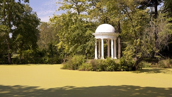 Dianatempel im Schlosspark Lützschena bei Leipzig 