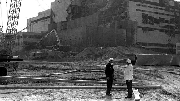 Bau des Betonsarkophags nach der Katastrophe im AKW Tschernobyl