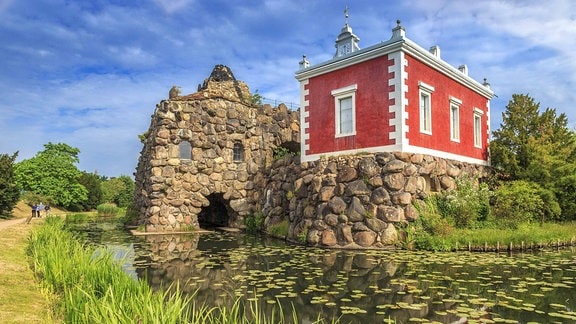 Felseninsel Stein und Villa Hamilton im Wörlitzer Gartenreich