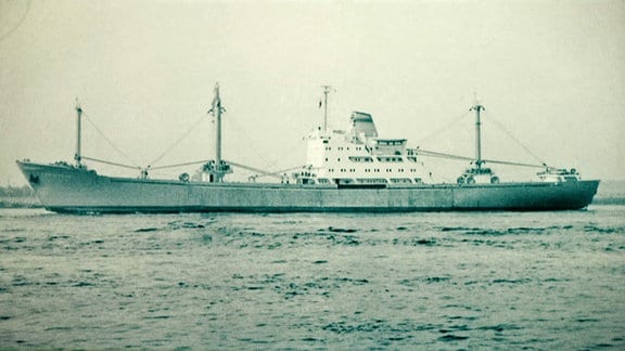 Ein DDR-Frachtschiff