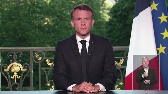 Macron während einer Fernsehansprache