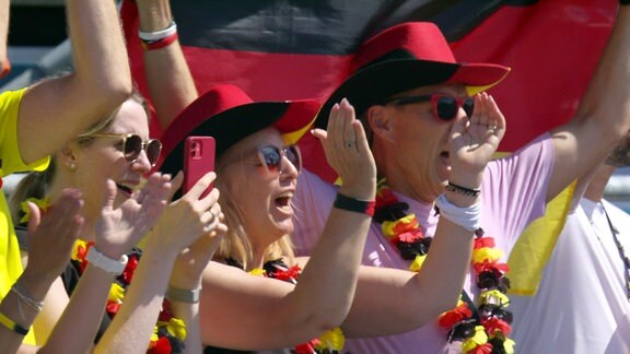 Begeisterte deutsche Fans bei den olympischen Spielen in Paris..