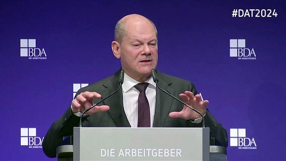 Kanzler Olaf Scholz spricht auf dem Arbeitgebertag