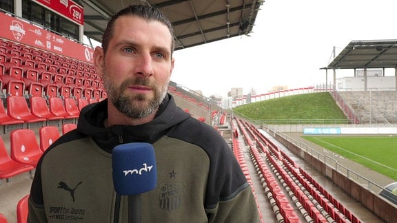 Robin Lenk, Sportdirektor des FSV Zwickau in Stadion im Interview