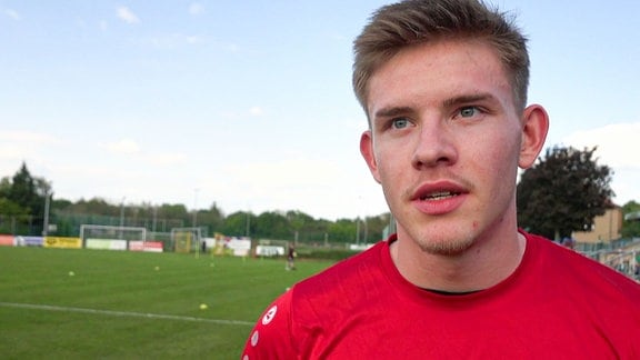 VfL-Halle-Spieler Till Jagodzik im Interview.