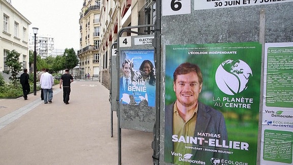 Wahlplakate in einer französischen Stadt