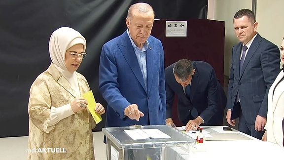 der türkische Präsident Erdogan bei der Stimmabgabe