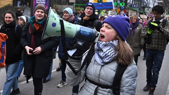 Die Klimaaktivistin Greta Thunberg nimmt am Klimastreik "Fridays for Future" in Stockholm teil.