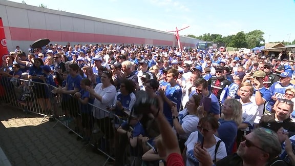 Fans bei der Saisoneröffnung des 1. FC Magdeburg