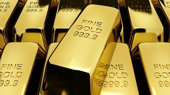 Goldbarren liegen gestapelt in einem Safe der Deutschen Bundesbank