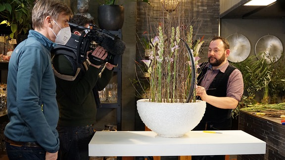 Florist Thorsten Wösthaus aus Zerbst mit Kamerateam