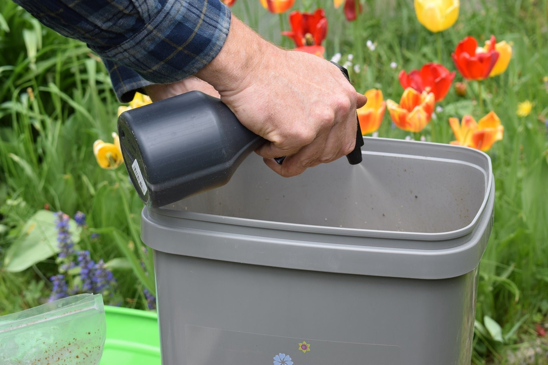 Mit dem BokashiEimer aus Küchenabfällen Dünger machen MDR.DE