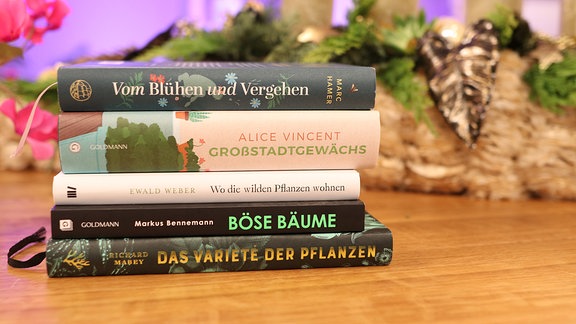 Diverse Bücher mit Garten-Bezug
