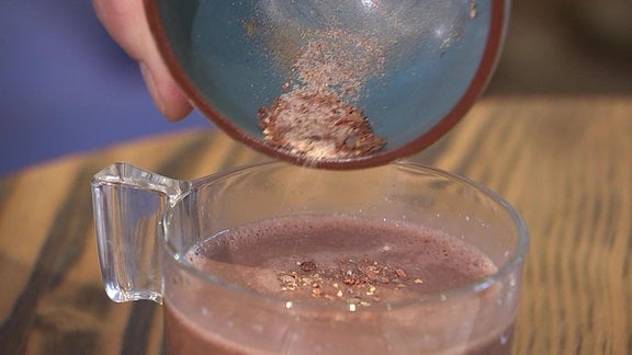 Veganes Rezept für heiße Schokolade mit Cashewmilch