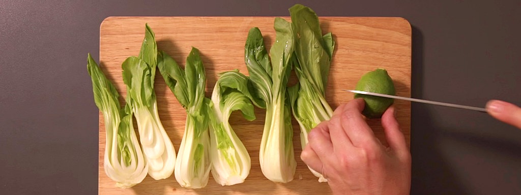 Rezept Blatterteigecken Mit Asiatisch Gewurztem Pak Choi Mdr De