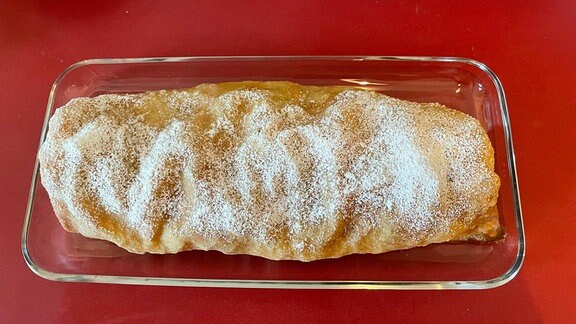 Ein ganzer Rhabarberstrudel.