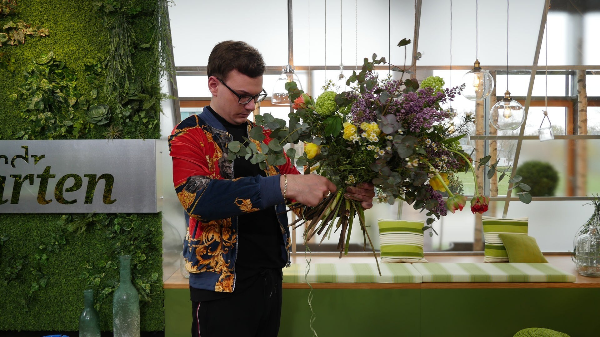 Floristik So entsteht ein Blumenstrauß für den Frühling