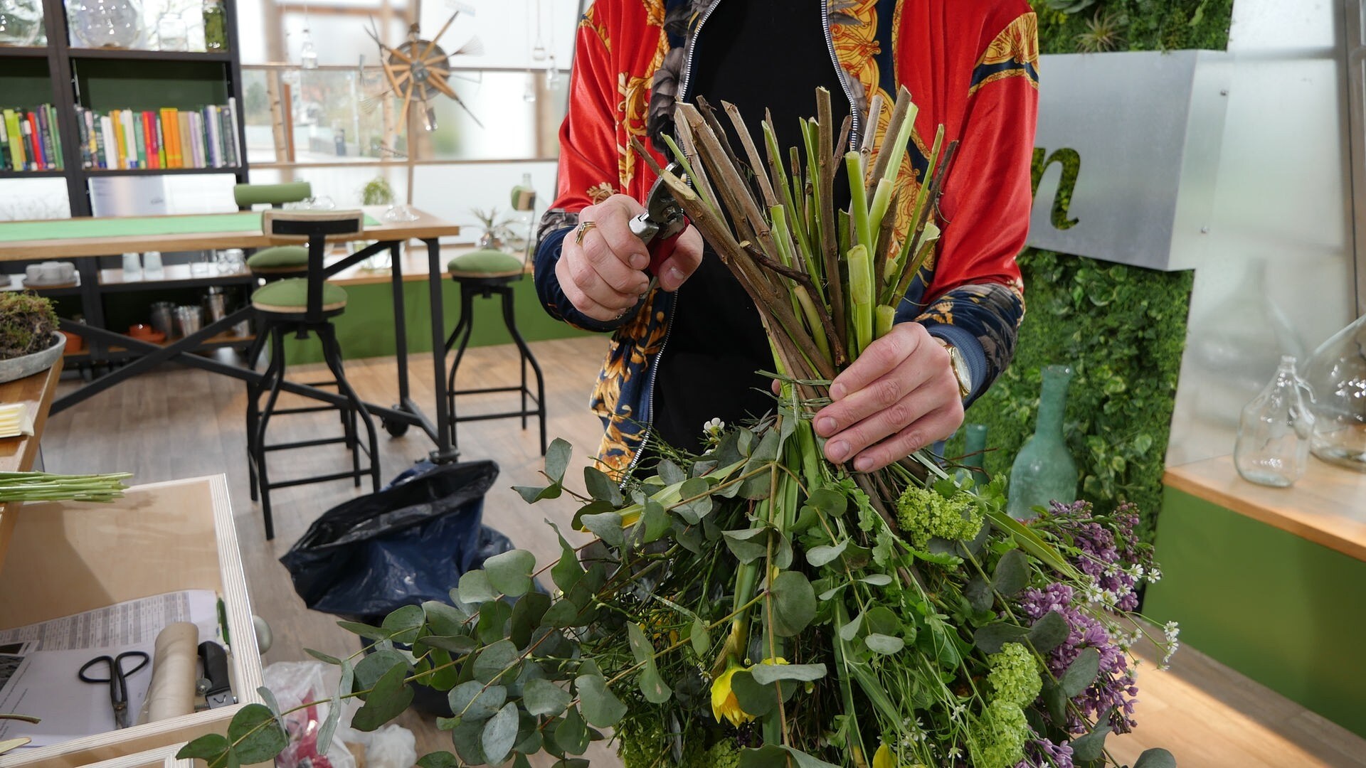 Floristik So entsteht ein Blumenstrauß für den Frühling